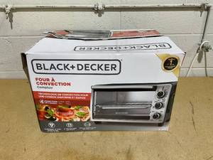 lot 64 image: BLACKDECKER 6-Slice Toaster Oven, Black, TO1950SBD