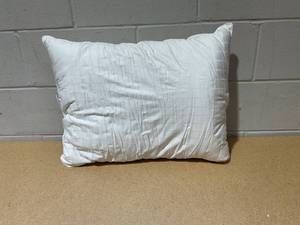 lot 22 image: Standard Size Ella Jayne Firm Dobby Windowpane 300 Thread Count 100% Cotton Standard Size Pillow Set