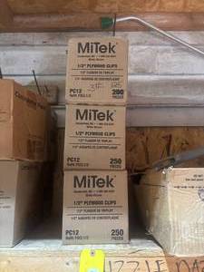 lot 301 image: 12 Plywood Clips