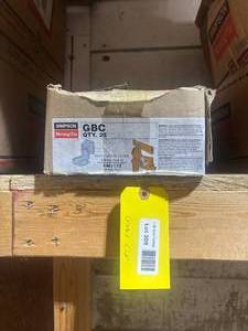 lot 305 image: Gable Clips