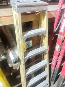 lot 357 image: 6 Werner Fiberglass Step Ladder