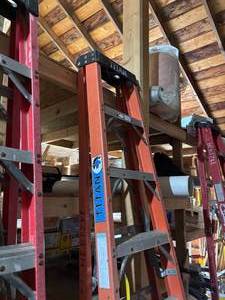 lot 346 image: 8 Titan Fiberglass Step Ladder