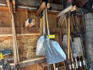 lot 355 image: Construction and Garden Hand Tools