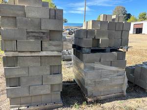 lot 473 image: Cement Blocks