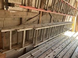 lot 528 image: 12-14 Aluminum Ladders