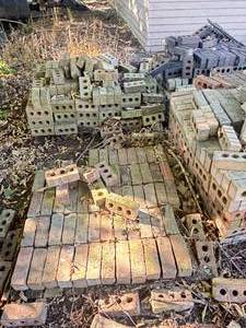 lot 428 image: bricks