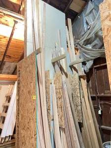 lot 589 image: Oak Molding