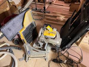 lot 611 image: DeWalt Tile Saw