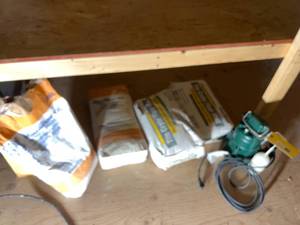 lot 623 image: Zoelleer Sump Pump and Grout Mix