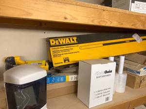 lot 634 image: DeWalt Cordless Pencil Vibrator, misc items