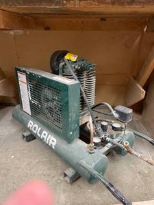 lot 19 image: Rolair Twin Tank Electric Air Compressors