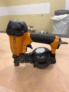 lot 33 image: Bostitch Pneumatic Coil Roofing Nailer Model 149944