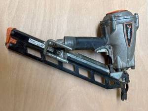 lot 39 image: Paslode F350S Pneumatic Framing Nailer