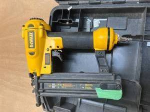 lot 57 image: DeWalt D51238K 18-Gauge Brad Nailer with Case