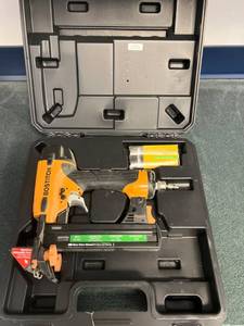 lot 66 image: Bostitch EHF1838K Hardwood Flooring Stapler with Case