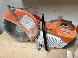 lot 73 image: Stihl TS420 Gas-Powered 14-Inch Cement Cut-Off Saw