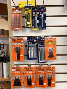 lot 116 image: Various Cutting and Saw Blades from Bosch, CMT, and Irwin