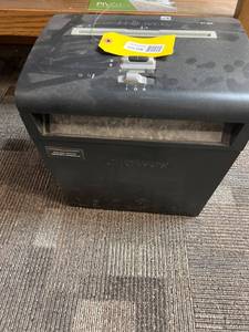 lot 198 image: Fellowes P-8C 8-Sheet Cross-Cut Paper Shredder