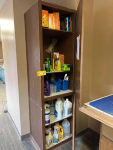 lot 214 image: Cleaning Supplies