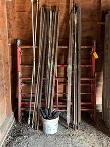 lot 418C image: Misc Scaffold and Supports with Fastening Clips and Plastic Holders