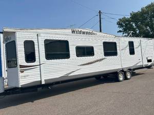 2013 WILDWOOD DESTINATION HUNTING CABIN/HANDYMAN SPECIAL ***NO RESERVE***