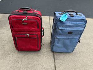 lot 39 image: Set of 2 Wheeled Luggage Bags Ricardo Beverly Hills and Kirkland Signature