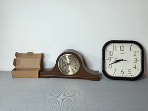 lot 44 image: Cosmo Wall Clock and Spartus Mantel Clock Set