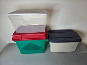 lot 50 image: Set of 3 Plastic Storage Bins with Lids