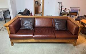 lot 64 image: Amish PrairieMission Style Oak and Leather Sofa 84 Inch
