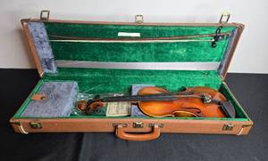 lot 80 image: Vintage 34 Size Violin in Hard Case with Bow and Accessories - violin is not in working condition