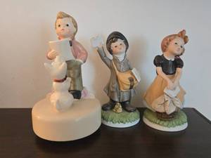 lot 123 image: Set of 3 Homco Porcelain Figurines Children with Letters