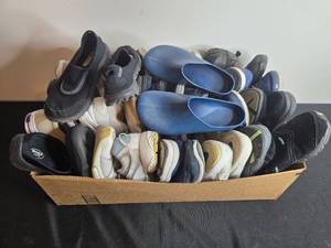 lot 137 image: Assorted Womens Shoes and Sandals Size 9-10, Mixed Brands
