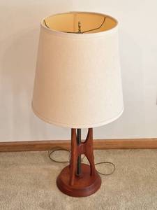 lot 160 image: Table Lamp with Wooden Base and Drum Shade