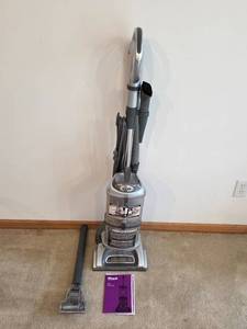 lot 163 image: Shark Lift-Away Deluxe UV440 Upright Vacuum with Attachments