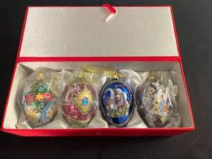 lot 191 image: Joan Rivers Glass Egg Ornaments in Decorative Box - Set of 4