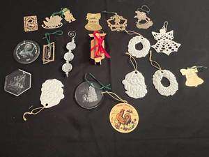 lot 202 image: Assorted Holiday and Christmas Ornaments Collection