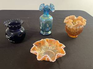 lot 203 image: Beautiful Hand Painted Fenton Vase and Art Glass Ruffled Vases and Bowl