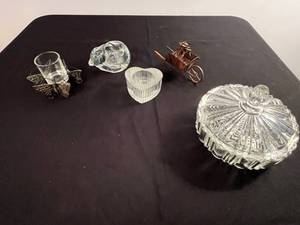lot 204 image: Assorted Decorative Glassware and Candle Holders