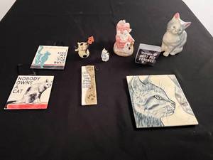 lot 207 image: Cat Lover Home Decor Collection with Figurines, Wall Plaques and Trinkets