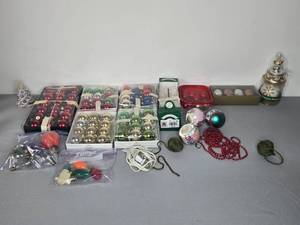 lot 227 image: Collection of Christmas Ornaments and Holiday Decorations