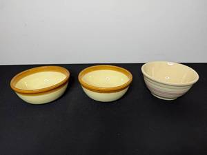 lot 246 image: Set of 3 Vintage Ceramic Mixing Bowls