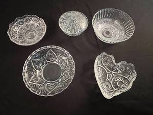 lot 253 image: Set of 5 Assorted Pressed Glass Decorative Bowls