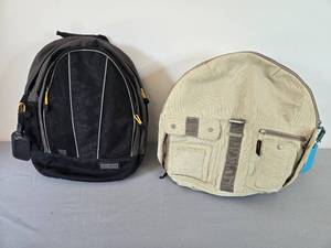 lot 260 image: Set of 2 Backpacks Lands End and Round Beige Canvas Bag