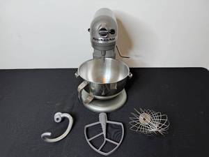 lot 280 image: KitchenAid Professional 550 HD Stand Mixer with Bowl and Attachments