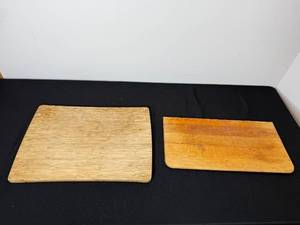 lot 283 image: Set of 2 Wooden Cutting Boards