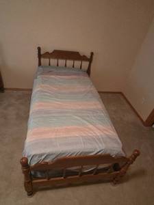 lot 320 image: Ethan Allen Early American Wood Twin Bed Frame with Mattress