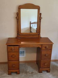 lot 323 image: Vintage Wooden Vanity with Mirror and 6 Drawers, 61x40x16 Inches
