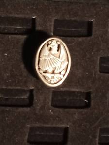 lot 28 image: Sterling silver eagle ring