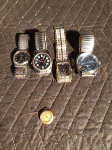 lot 31 image: Lot of watches