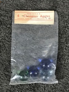 lot 222 image: 4 Vintage Champion Shooter Agate Marbles in Original Package